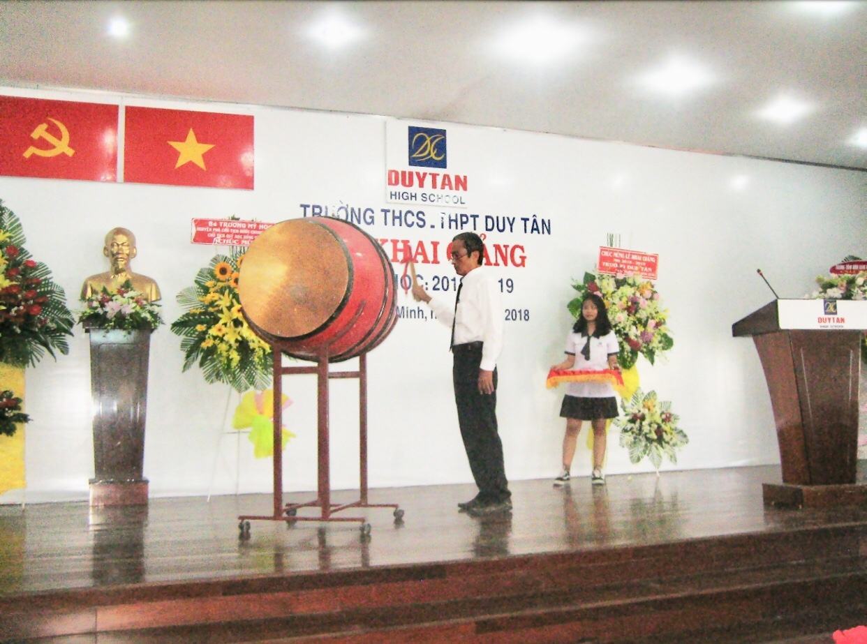 Trường THCS – THPT Duy Tân rộn ràng khai giảng năm học mới