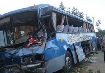 e khách đâm nhau làm 3 người chết