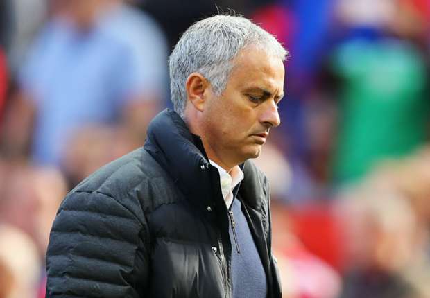 FA chính thức ra án phạt với Mourinho