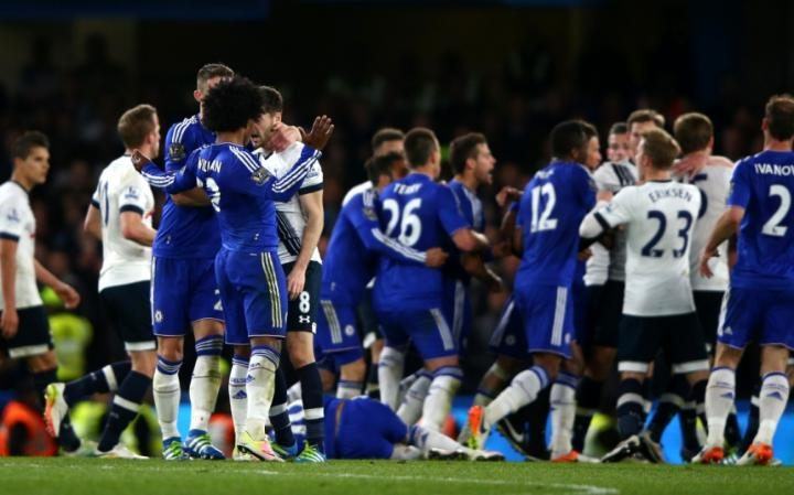 FA phạt Chelsea và Tottenham hơn nửa triệu bảng