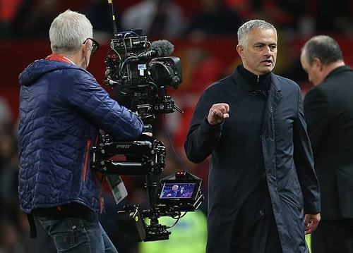 FA vào cuộc, Mourinho đối mặt án cấm chỉ đạo