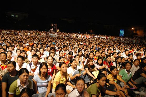 Cuộc chiến “fan cuồng”