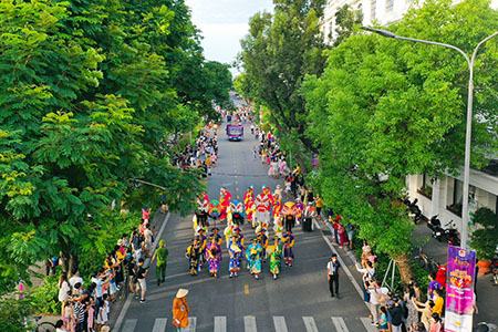 Lưu luyến lời hẹn “ Về Huế Festival”