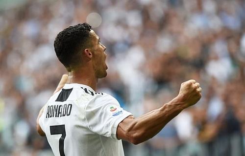 FIFA chúc mừng Ronaldo khai hỏa cho Juventus