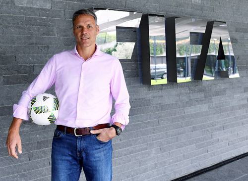 FIFA làm cách mạng bóng đá với 5 ý tưởng điên rồ