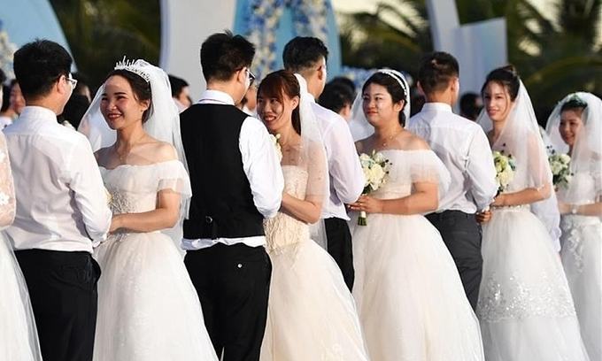 Giáo sư gợi ý Trung Quốc tăng dân số bằng chính sách đa phu