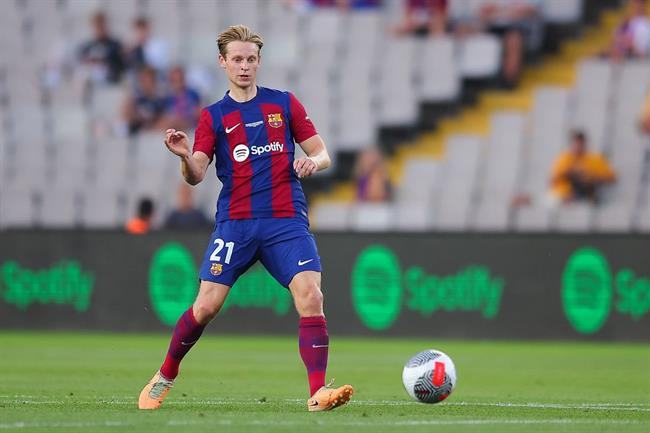 Frenkie de Jong tiếp tục phũ phàng với MU