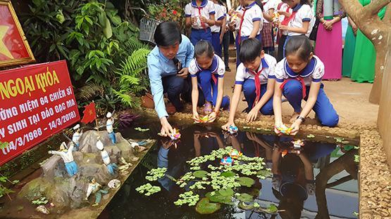 Tưởng niệm 64 cán bộ, chiến sĩ hy sinh bảo vệ đảo Gạc Ma