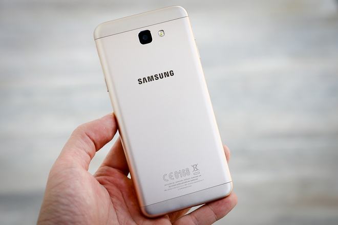 Galaxy J5 Prime - smartphone rẻ nhất của Samsung có khoá vân tay