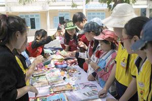 Gần 1.000 học sinh tham gia bảo vệ môi trường