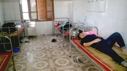 Gần 40 công nhân nghi bị ngộ độc sau ăn ca đêm