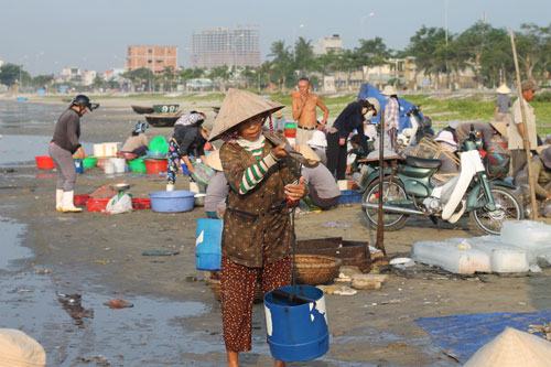 Còn sức là còn… gánh!