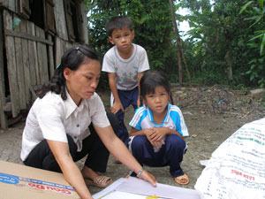 “Gánh ve chai” đưa con tới trường