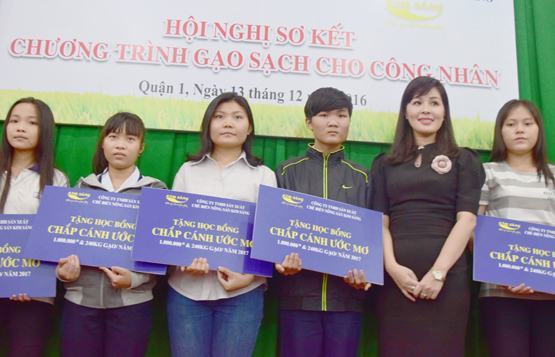 Công nhân được mua gạo rẻ hơn 15% thị trường