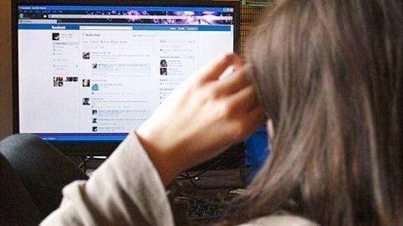 “Gặp” con dâu trên “phây”, mẹ chồng khóc dở, mếu dở