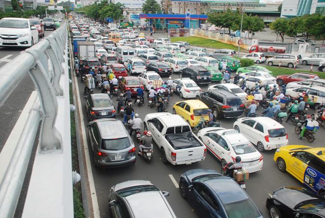 Gấp rút đầu tư 22 dự án giải quyết ùn tắc quanh sân bay Tân Sơn Nhất