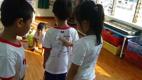 Gặp thầy giáo sáng tạo áo kiến thức - ảnh 3