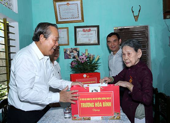 Phó Thủ tướng Trương Hòa Bình: Thăm các gia đình chính sách tại Thừa Thiên – Huế