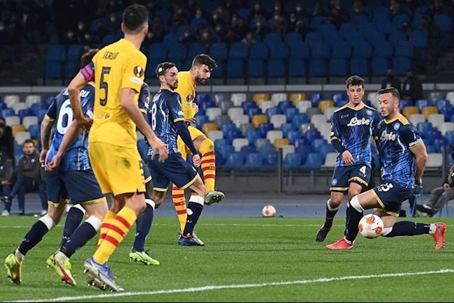 Gerard Pique đi vào lịch sử Barca