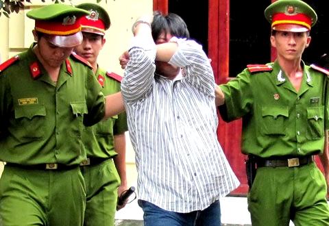 Giả cảnh sát đặc nhiệm lừa tiền tỷ đánh bài