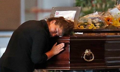 Gia đình 17 nạn nhân vụ sập cầu Italy tẩy chay lễ tang của chính quyền