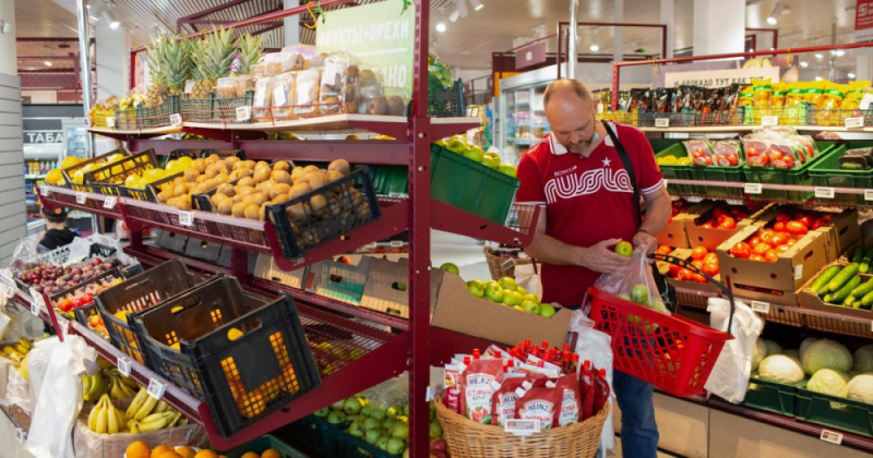 Giá lương thực thực phẩm toàn cầu đã tăng lên mức cao nhất trong vòng một thập kỷ - Ảnh: Bloomberg