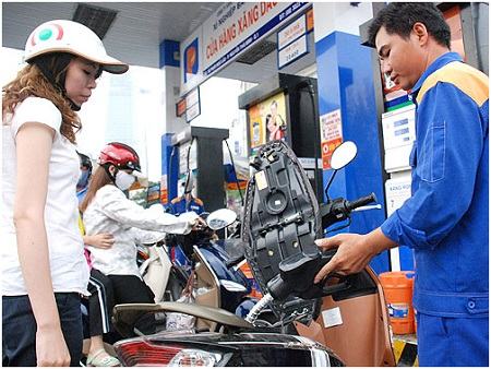 Xăng Ron 92 và E5 tiếp tục giảm 258 đồng mỗi lít