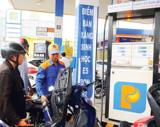 Giá xăng tăng 441 đồng/lít