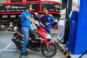 Giá xăng tiếp tục giảm 310 đồng 1 lít