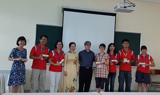 Học sinh Việt Nam giao lưu với bạn bè quốc tế