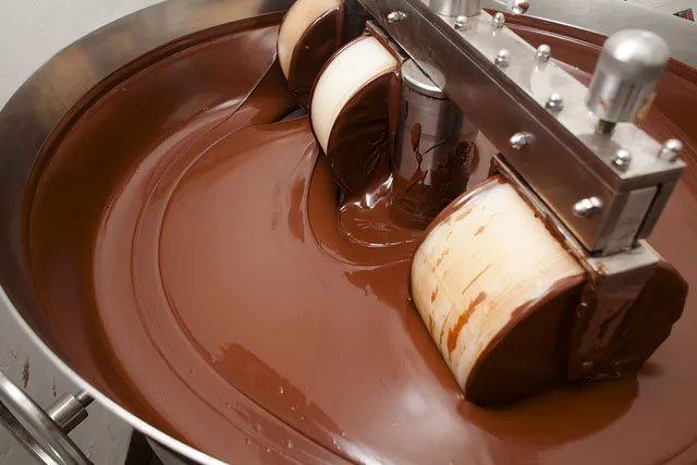 Hiện tại, Conching đã trở thành một công đoạn không thể thiếu trong dây chuyển sản xuất chocolate.