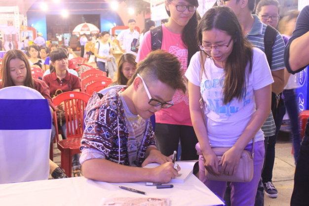 Giải mã sách bán chạy: phải chạm đến trái tim bạn đọc