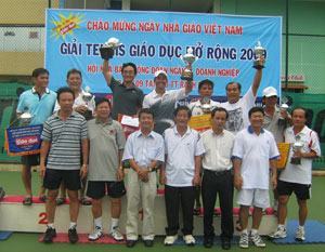 Giải tennis Giáo Dục mở rộng 2009: Ấm áp tình hữu nghị