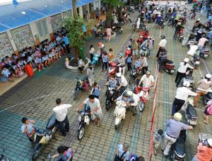 Giảm ùn tắc giao thông trước cổng trường: Bài toán không khó