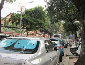 Giảm ùn tắc trước cổng trường: Vẫn loay hoay tìm giải pháp