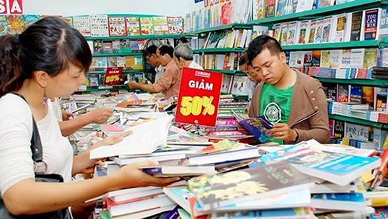 Fahasa giảm 50% giá sách trong đợt hè