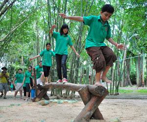 Giáo dục chính trị tư tưởng bằng việc làm cụ thể