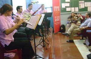 Giao lưu âm nhạc với trẻ em