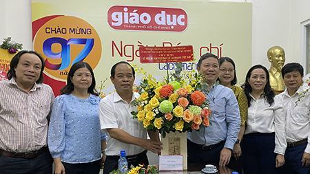 Nhiều đoàn lãnh đạo thành phố thăm, chúc mừng Giáo dục TP.HCM