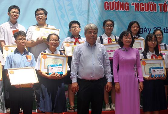 Tuyên dương, khen thưởng trên 400 tập thể và cá nhân