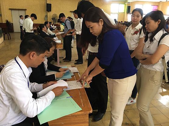 323 ứng viên nhận giấy trúng tuyển viên chức ngành GD-ĐT