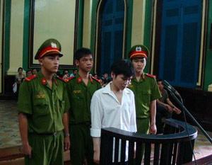 Giết bà chủ nhà trọ vì không được… ăn cơm dừa