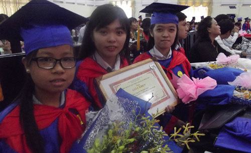 Tuyên dương hơn 200 HS, giáo viên giỏi