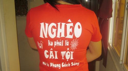 Giới trẻ gây sốc với slogan trên áo thun