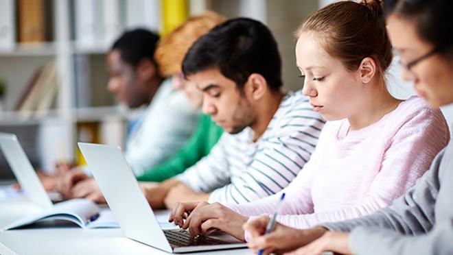 Giới trẻ hay bi quan về tài chính, việc làm, mua nhà… nên biết sự thật này