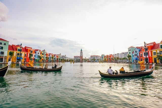 Giới trẻ rộn ràng “khoe” ảnh check-in tại “Venice thu nhỏ” của Việt Nam