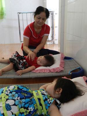 Giữ trẻ 6-18 tháng, dành phần trường công