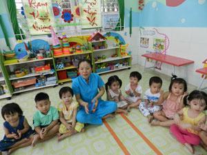 Giữ trẻ 6-18 tháng tuổi: Không thể “bó tay”