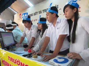 Giúp học sinh giữ gìn và phát huy giá trị tốt đẹp của đất nước