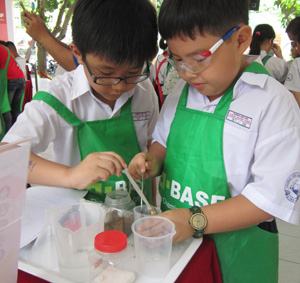 Giúp trẻ hình thành kỹ năng tự phục vụ